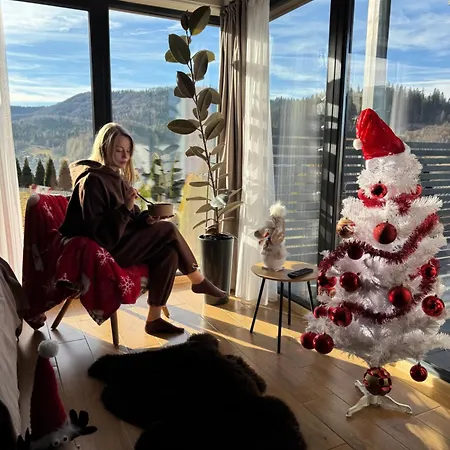 Grey Nyaraló